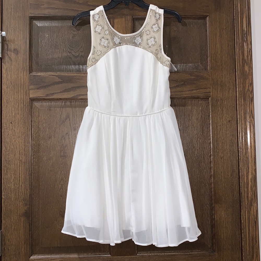 🌴 White formal dress
